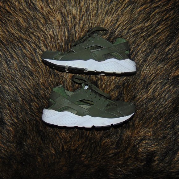 Nike Other - Olive Green Nike Huarache (7Y)
